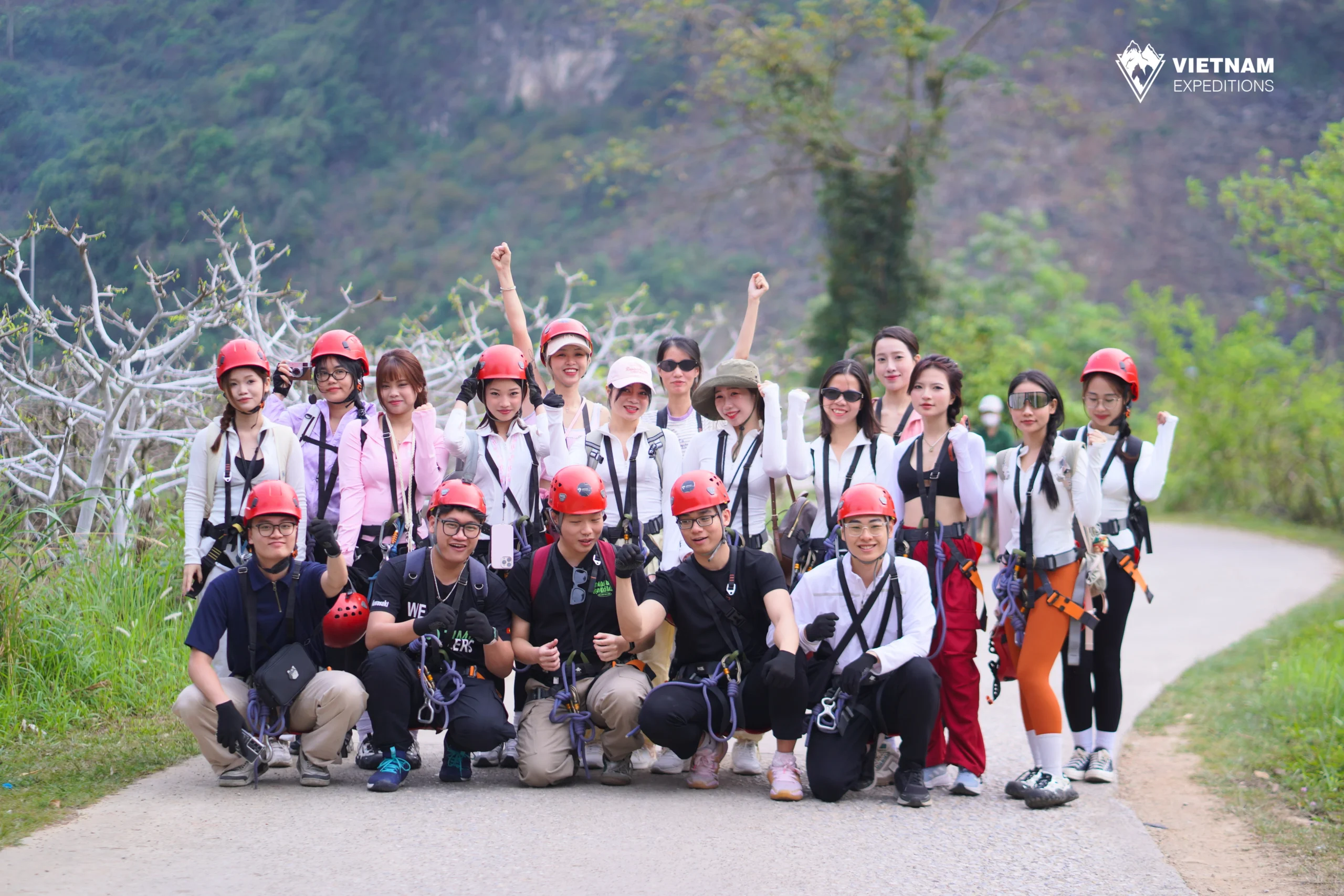 Abseiling Cổng Trời Yên Sơn