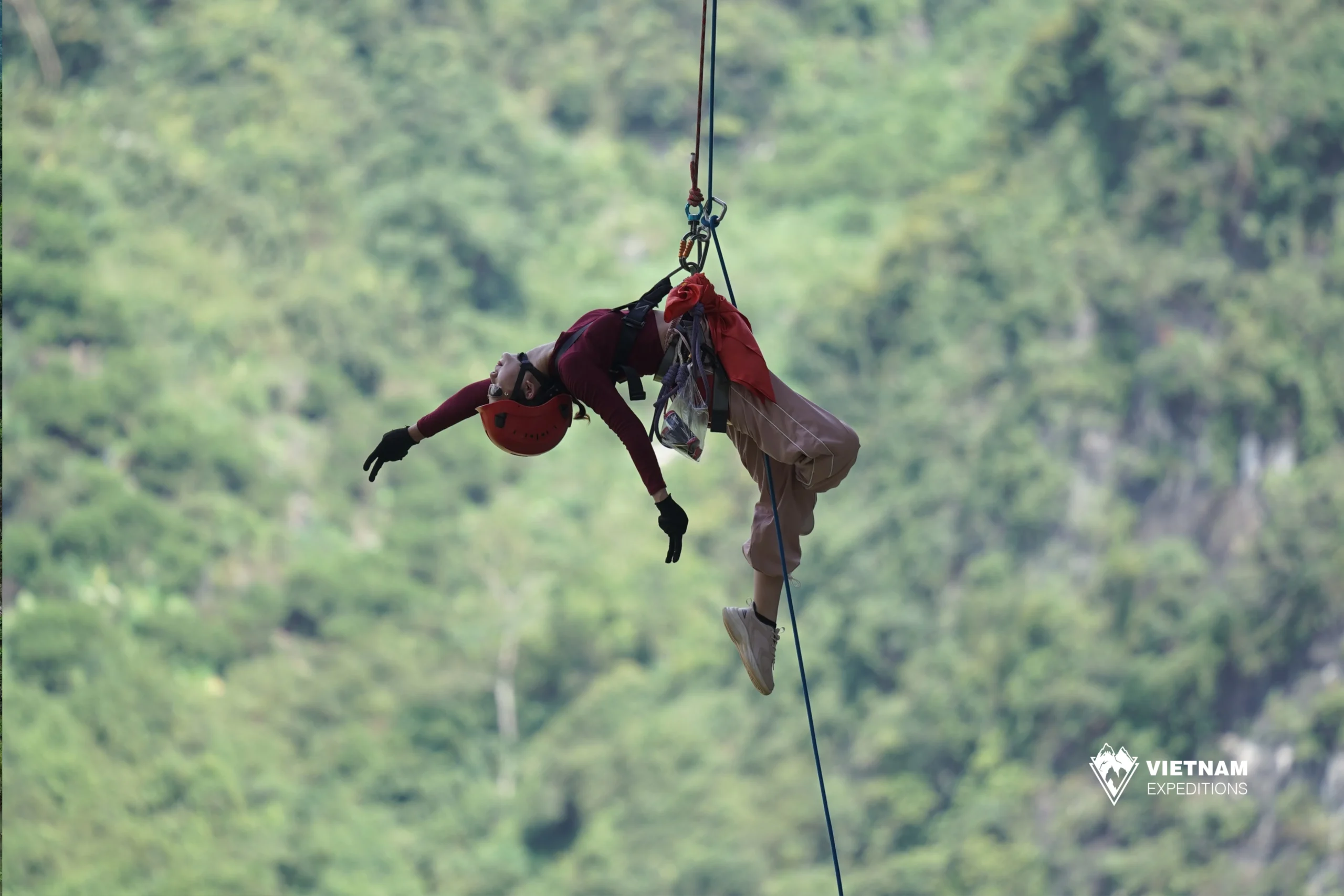 Abseiling Cổng Trời Yên Sơn